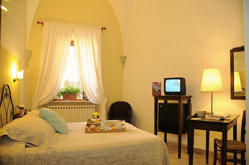 Albergo Duomo Montepulciano Stazione Δωμάτιο φωτογραφία
